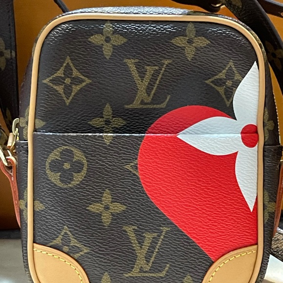 ❤️BRAND NEW LV GAME ON PANAME SET❤️ - Picture 8 of 16